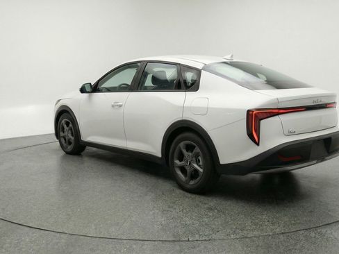 Used 2025 Kia K4 LXS image 6