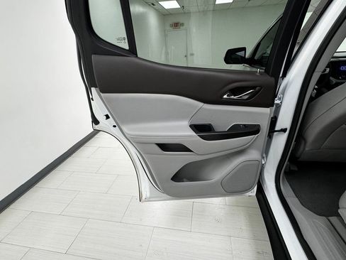 Used 2023 GMC Acadia SLT image 11