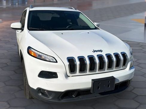 Used 2016 Jeep Cherokee Latitude w/ Cold Weather Group AWD/4WD image 19