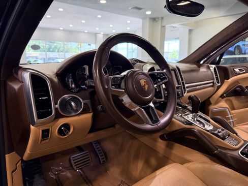 Used 2015 Porsche Cayenne Turbo w/ Premium Package AWD/4WD image 9
