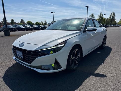 Used 2023 Hyundai Elantra Limited FWD image 3