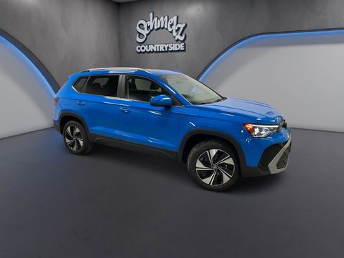 New 2025 Volkswagen Taos SE image 2