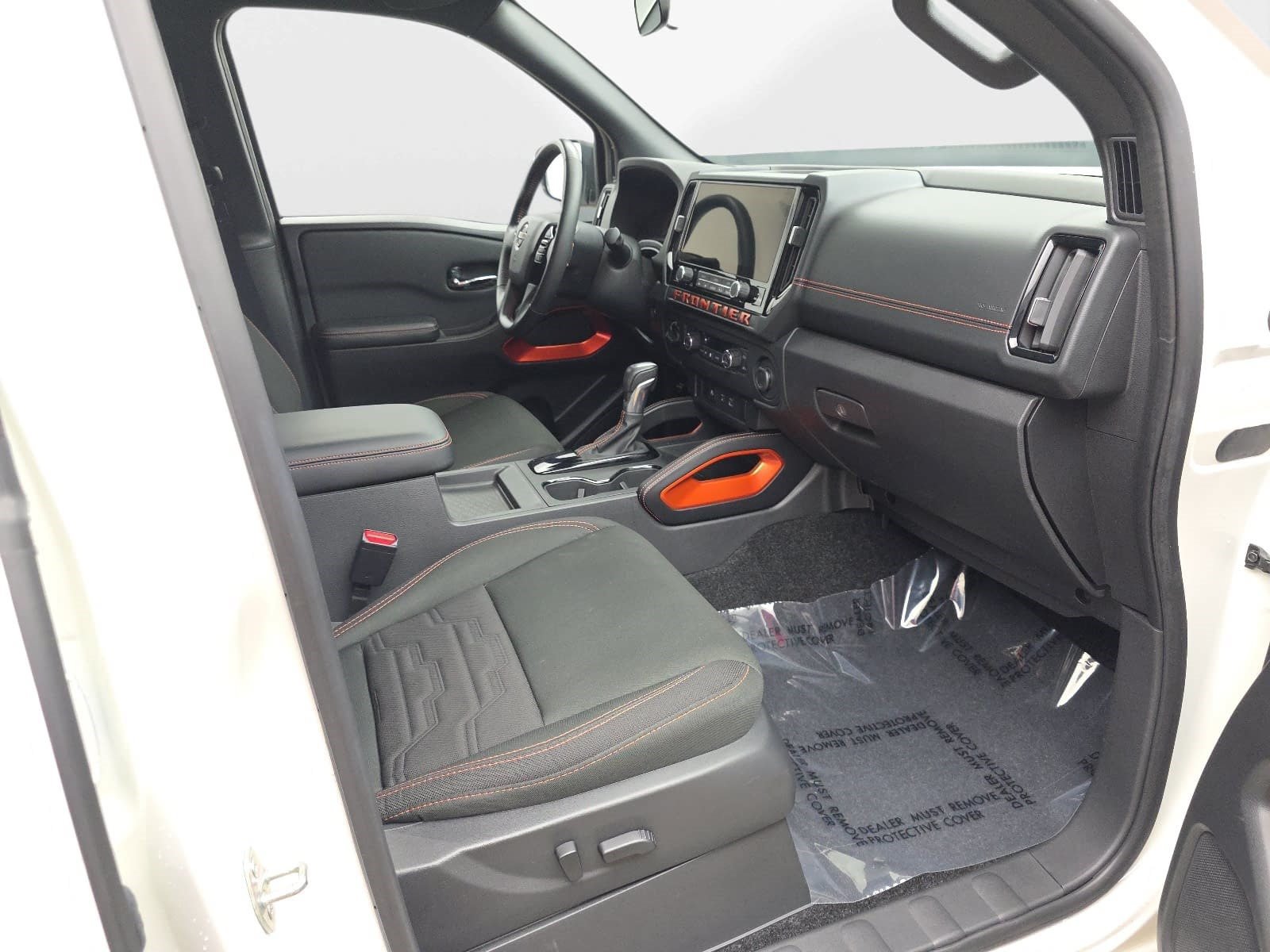 Used 2025 Nissan Frontier PRO-4X AWD/4WD image 34