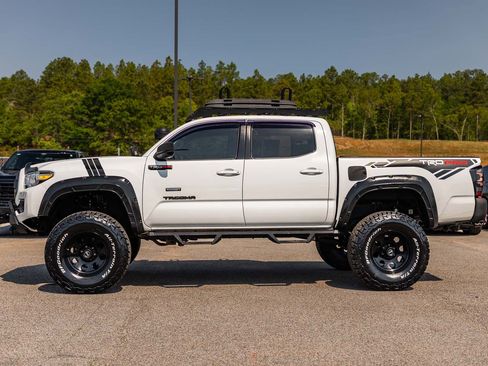 Used 2019 Toyota Tacoma SR5 AWD/4WD image 4