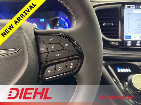 Used 2023 Chrysler Pacifica Limited w/ S Appearance Package image 28