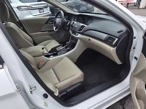 Used 2015 Honda Accord LX image 34
