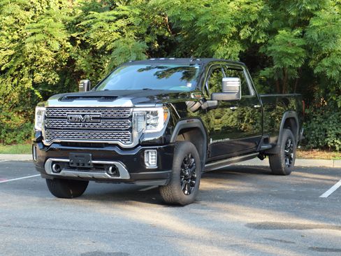 Used 2023 GMC Sierra 3500 Denali w/ Denali Black Diamond Edition AWD/4WD image 5