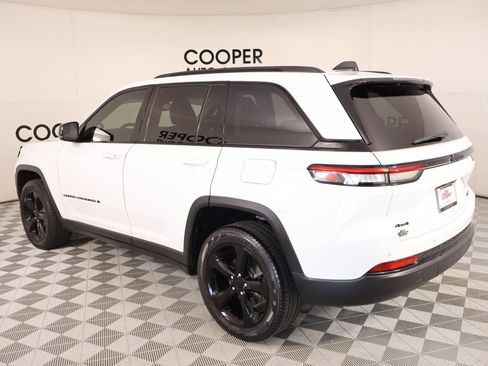 Used 2024 Jeep Grand Cherokee Limited w/ Black Appearance Package AWD/4WD image 24
