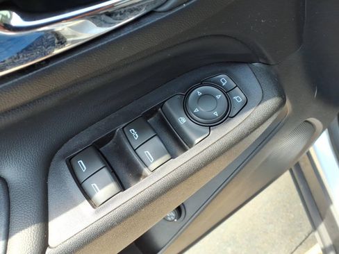 Used 2018 Chevrolet Equinox LT FWD image 16