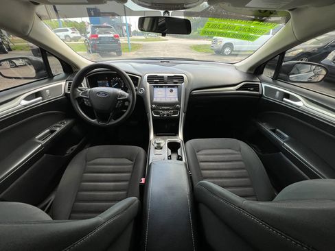 Used 2018 Ford Fusion SE w/ Fusion SE Technology Package FWD image 14