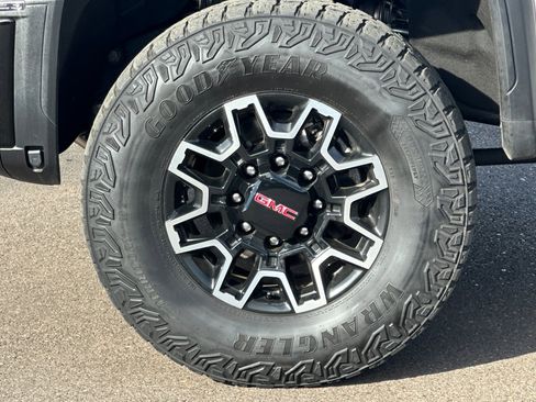 Used 2024 GMC Sierra 2500 AT4X image 24