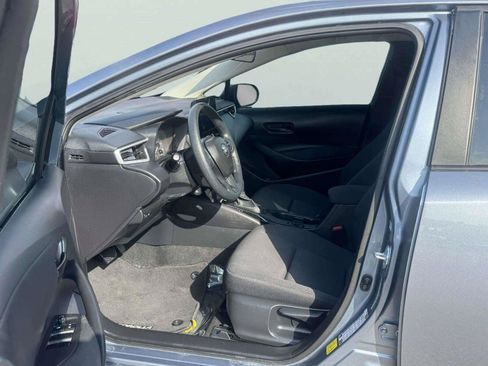 Used 2025 Toyota Corolla LE FWD image 16