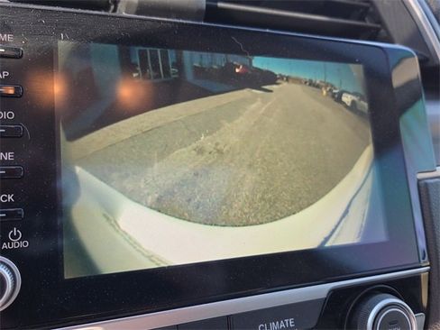 Used 2019 Honda Civic Touring image 21