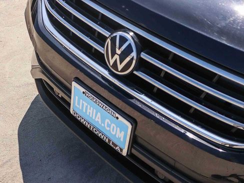 Certified 2022 Volkswagen Tiguan SE FWD image 8