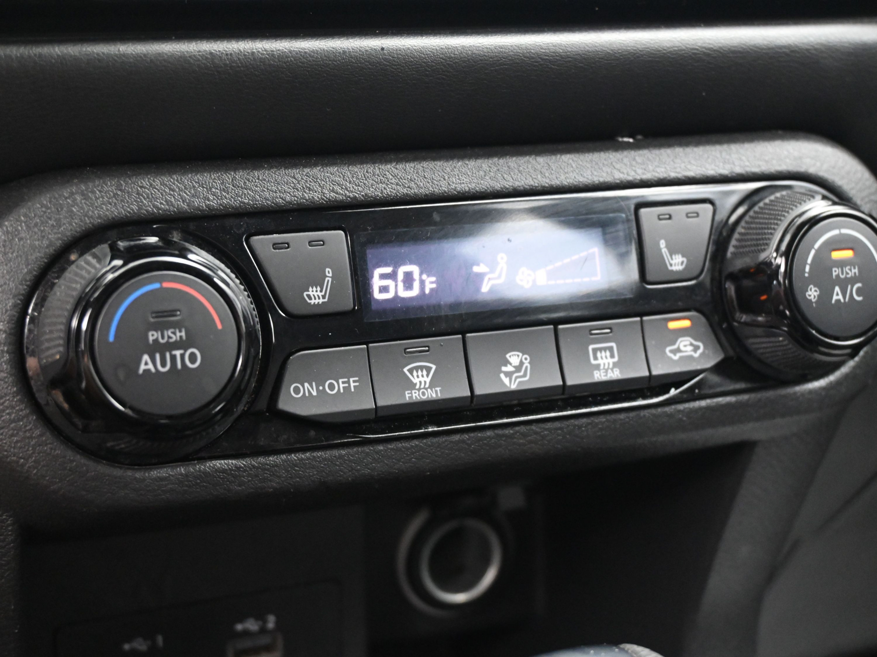 Used 2022 Nissan Kicks SR w/ Premium Package FWD image 29