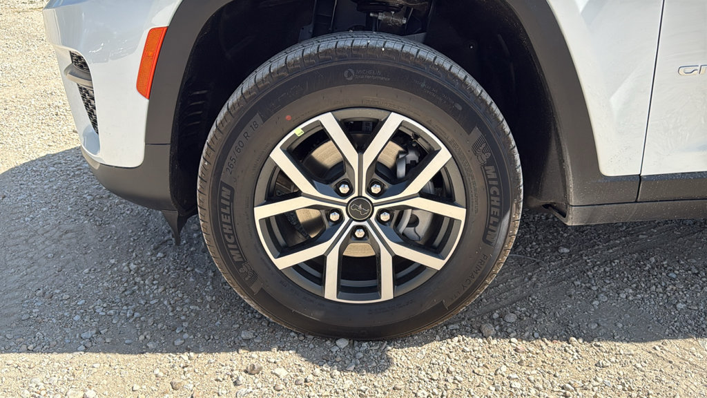 New 2027 Jeep Grand Cherokee Laredo RWD image 28
