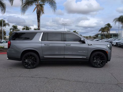 Used 2022 GMC Yukon XL Denali image 11