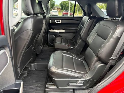 Used 2023 Ford Explorer XLT w/ Equipment Group 202A AWD/4WD image 28