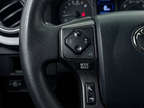 Used 2017 Toyota Tacoma TRD Sport image 19