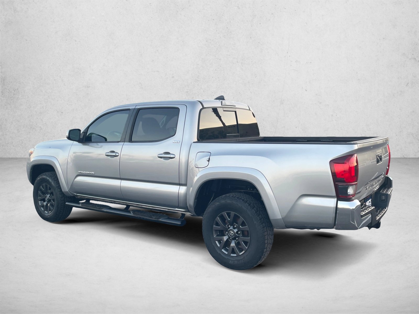 Used 2021 Toyota Tacoma SR5 RWD image 7