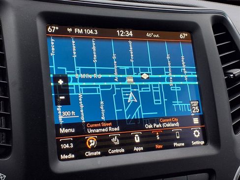 Certified 2023 Jeep Cherokee Altitude Lux image 8