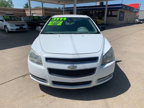 Used 2009 Chevrolet Malibu LS image 2