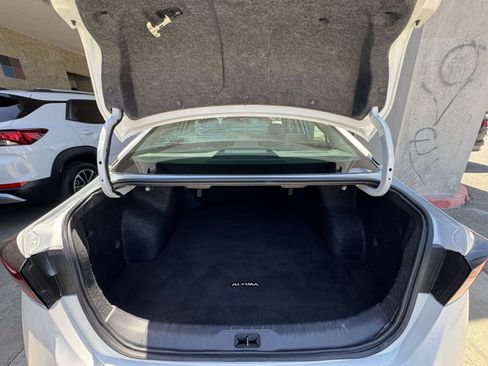 Used 2025 Nissan Altima 2.5 SV image 32