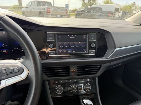 Used 2024 Volkswagen Jetta SE image 20