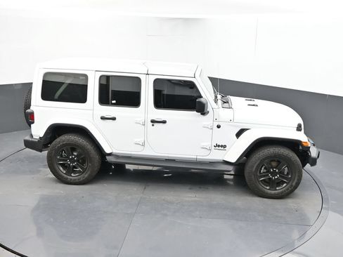Used 2021 Jeep Wrangler Unlimited Sahara AWD/4WD image 15