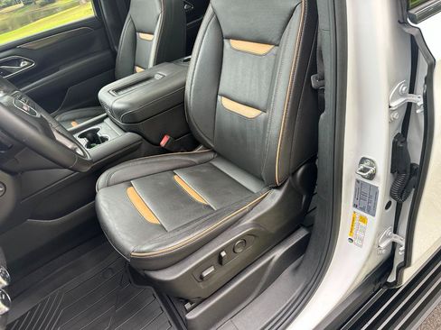 Used 2024 GMC Yukon XL AT4 w/ Technology Package AWD/4WD image 14