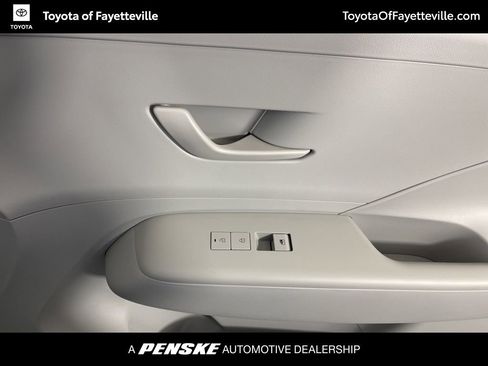 Used 2025 Hyundai Kona SEL image 18