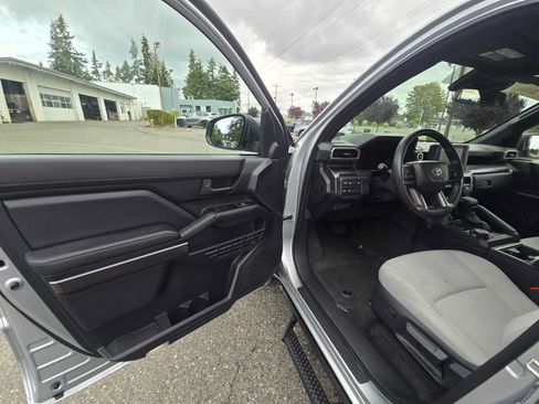 Certified 2025 Toyota 4Runner SR5 AWD/4WD image 20