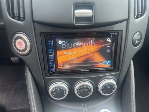 Used 2017 Nissan 370Z Coupe RWD image 3
