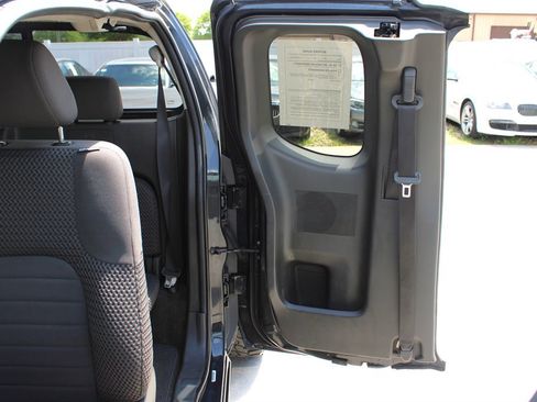Used 2013 Nissan Frontier SV image 26