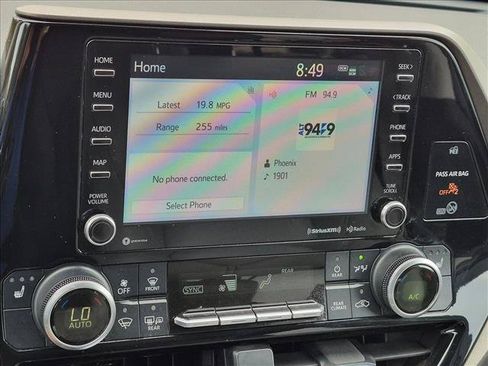 Used 2021 Toyota Highlander XLE AWD/4WD image 8