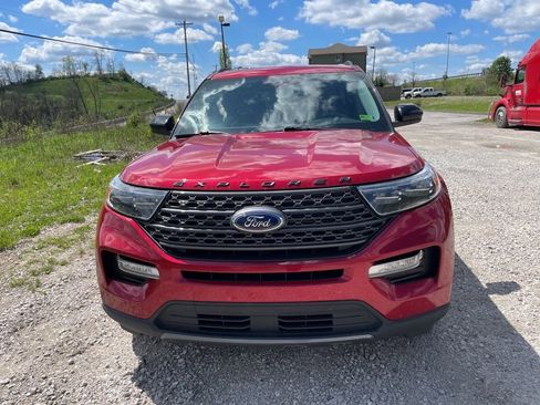 Used 2022 Ford Explorer XLT w/ Equipment Group 202A image 2