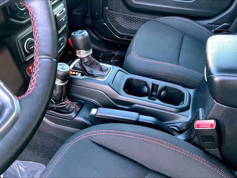 Used 2018 Jeep Wrangler Unlimited Rubicon AWD/4WD image 18