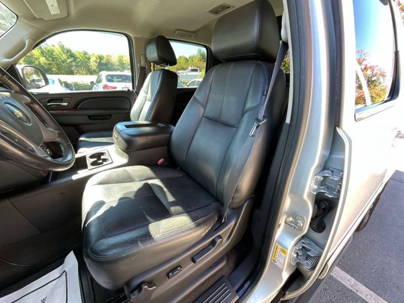 Used 2012 Chevrolet Avalanche LT AWD/4WD image 17