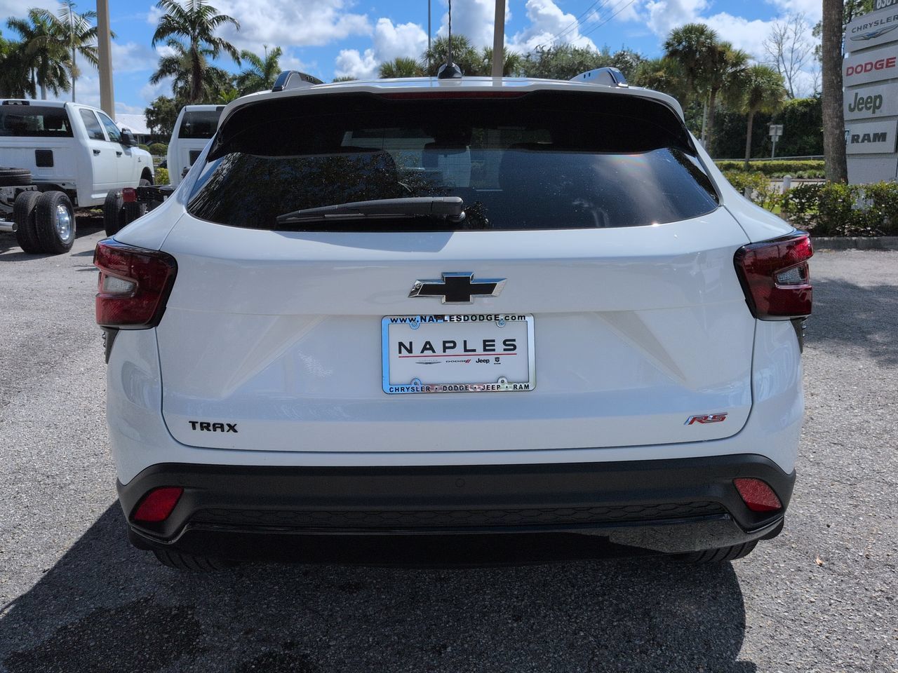 Used 2025 Chevrolet Trax RS w/ Sunroof Package FWD image 6
