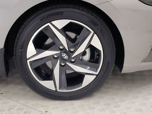 Used 2023 Hyundai Elantra Limited image 4