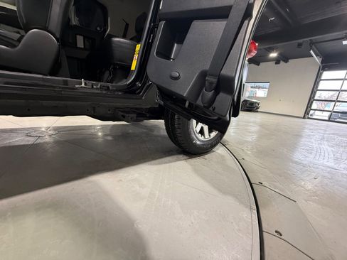 Used 2014 Toyota FJ Cruiser 4WD image 36