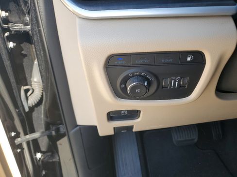 Certified 2023 Jeep Grand Cherokee 4WD 4xe w/ Luxury Tech Group II image 28