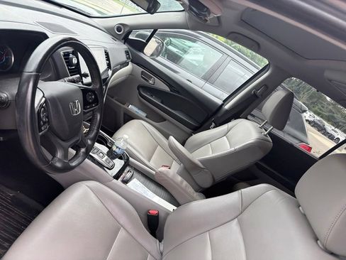 Used 2019 Honda Pilot Touring image 16