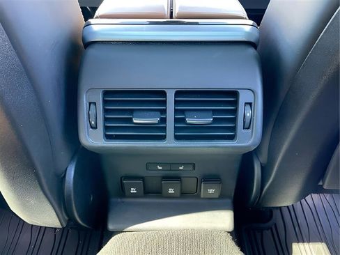 Used 2019 Land Rover Range Rover Velar R-Dynamic SE image 29