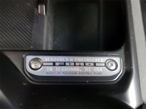 Used 2025 Ford Bronco Badlands image 25