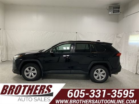 Used 2025 Toyota RAV4 LE AWD/4WD image 1