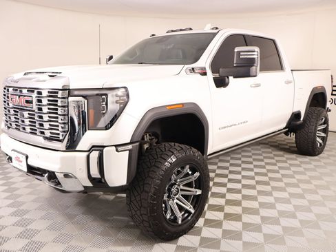 Used 2024 GMC Sierra 2500 Denali w/ Denali Reserve Package AWD/4WD image 10