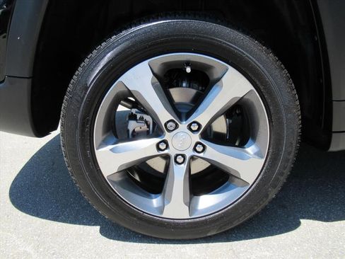 New 2026 Jeep Grand Cherokee Limited AWD/4WD image 8