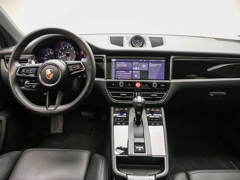 Certified 2025 Porsche Macan S AWD/4WD image 16
