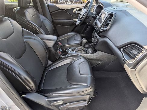 Used 2019 Jeep Cherokee Latitude Plus image 18